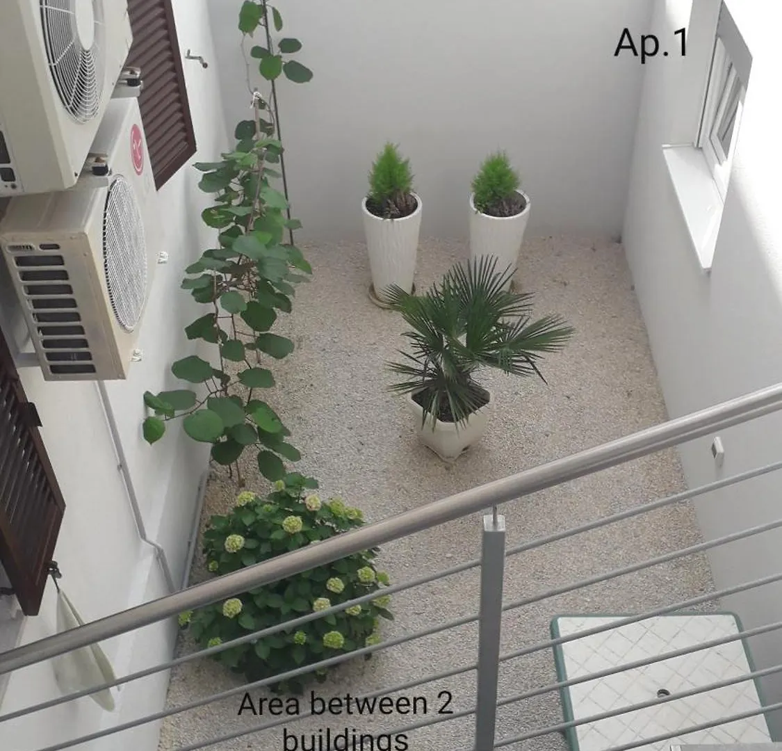 Ondina Apartments Pula 0*,