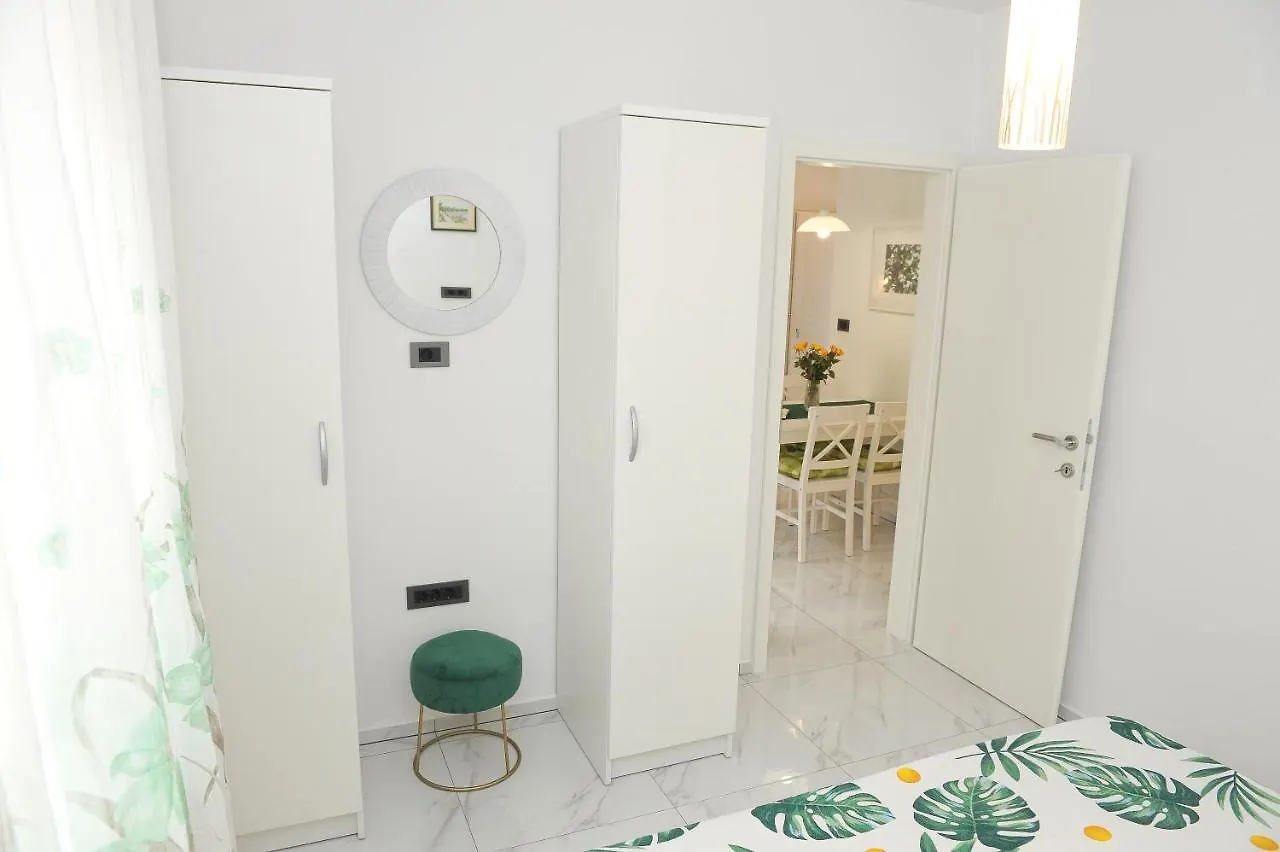 Ondina Apartments Pola 0*,